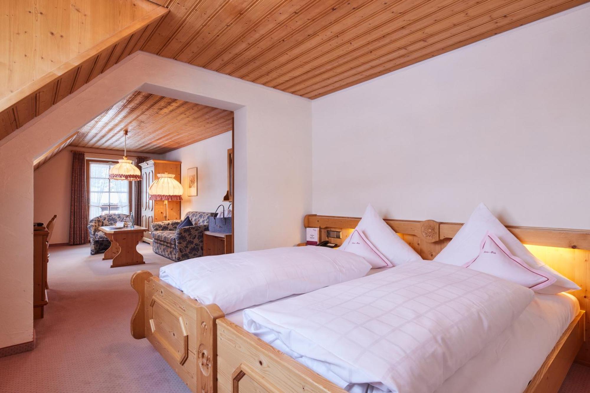 Hotel Sonne Post Mit Schwimmbad Titisee-Neustadt Exterior foto