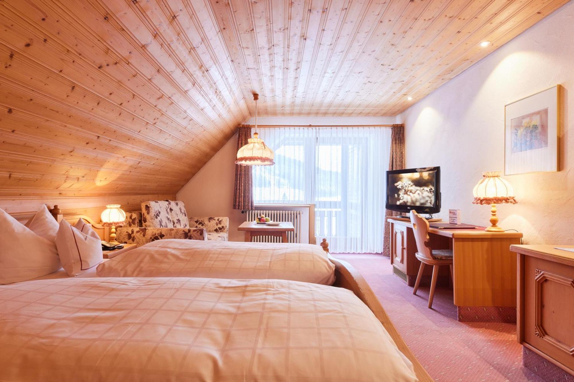 Hotel Sonne Post Mit Schwimmbad Titisee-Neustadt Exterior foto
