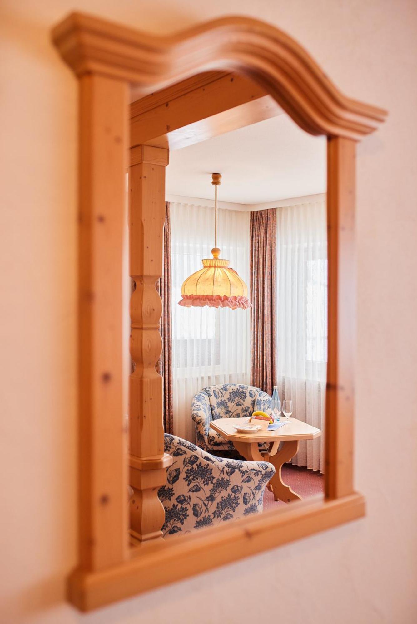 Hotel Sonne Post Mit Schwimmbad Titisee-Neustadt Exterior foto