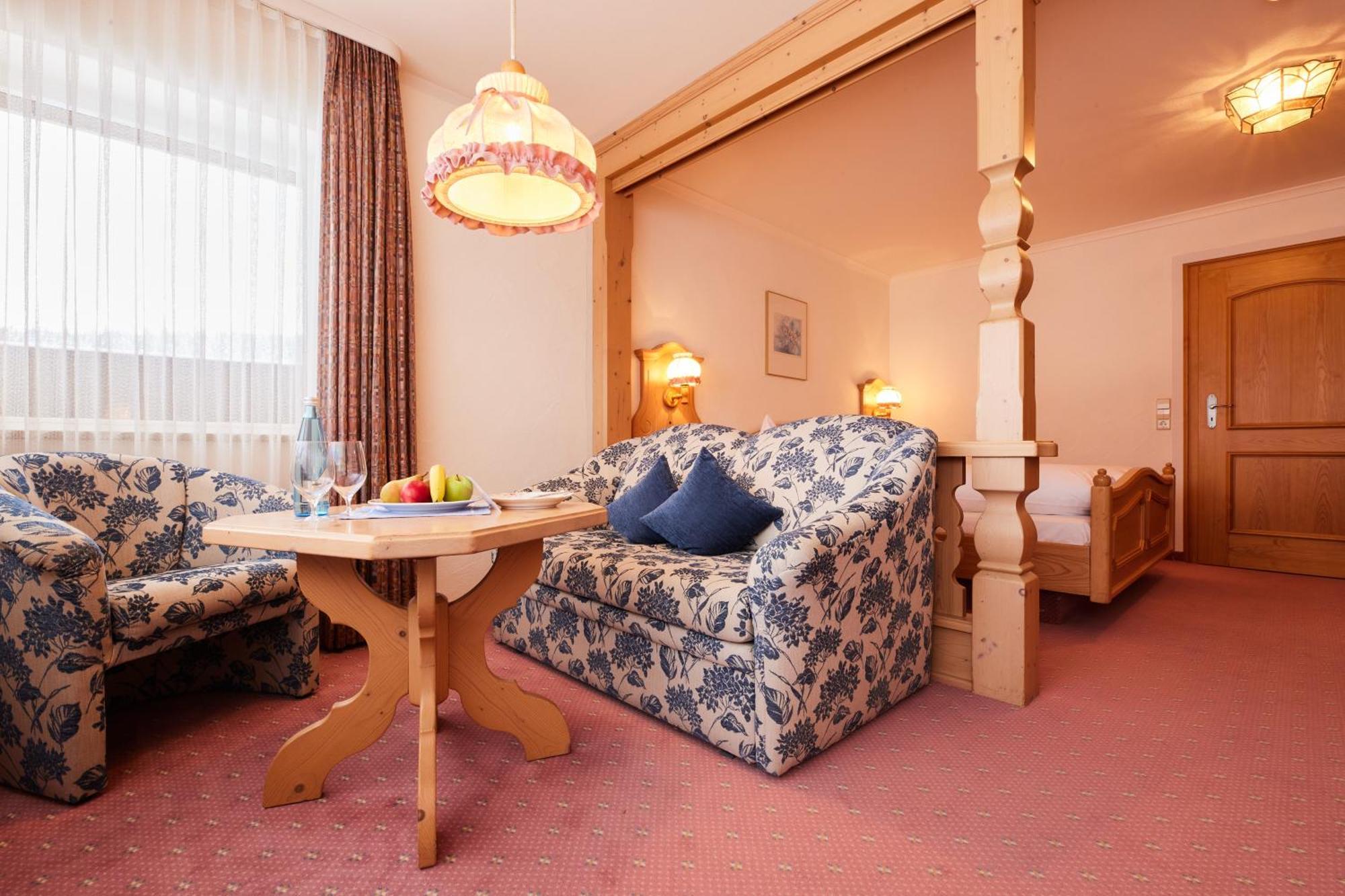 Hotel Sonne Post Mit Schwimmbad Titisee-Neustadt Exterior foto