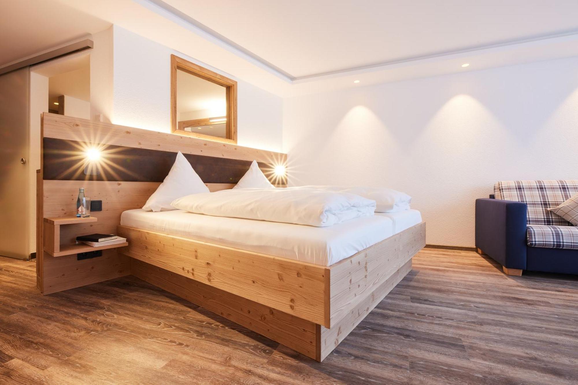Hotel Sonne Post Mit Schwimmbad Titisee-Neustadt Exterior foto