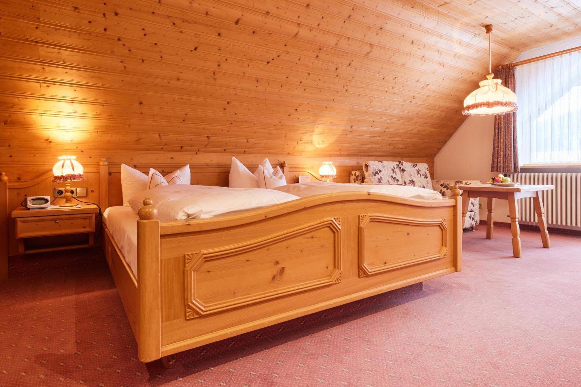 Hotel Sonne Post Mit Schwimmbad Titisee-Neustadt Exterior foto