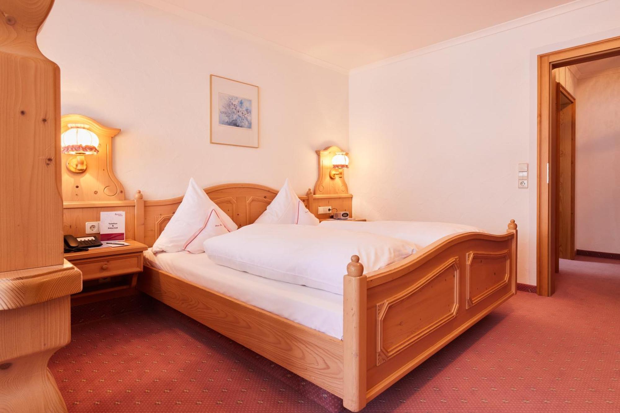 Hotel Sonne Post Mit Schwimmbad Titisee-Neustadt Exterior foto